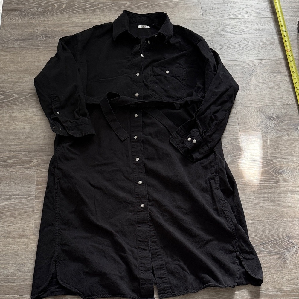 Uniqlo 💯 % cotton Longsleeve button down shirt dress